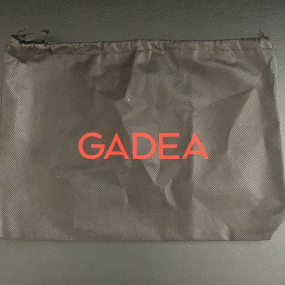 Gadea shoe bag new never used. No tags fits a pair of shoes.  A great gym bag - Picture 3 of 3